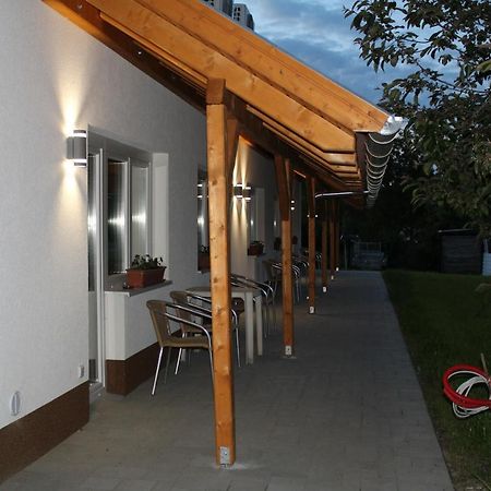 Czermann Holiday Inn Oroszlány Extérieur photo