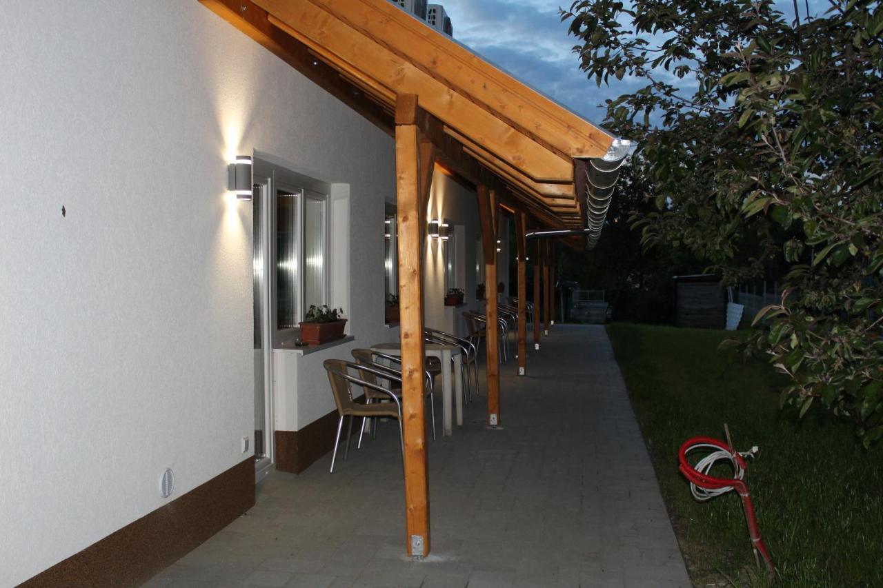 Czermann Holiday Inn Oroszlány Extérieur photo
