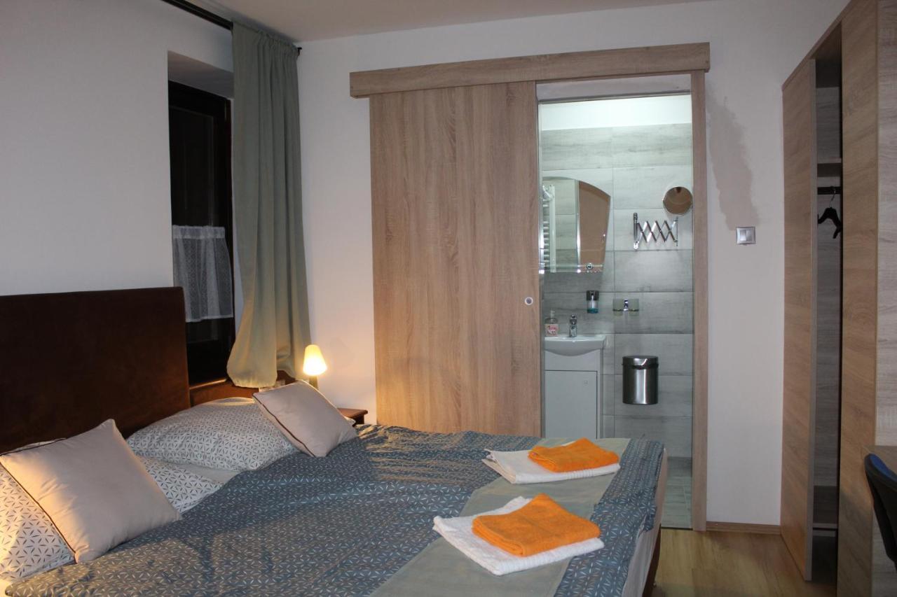 Czermann Holiday Inn Oroszlány Extérieur photo