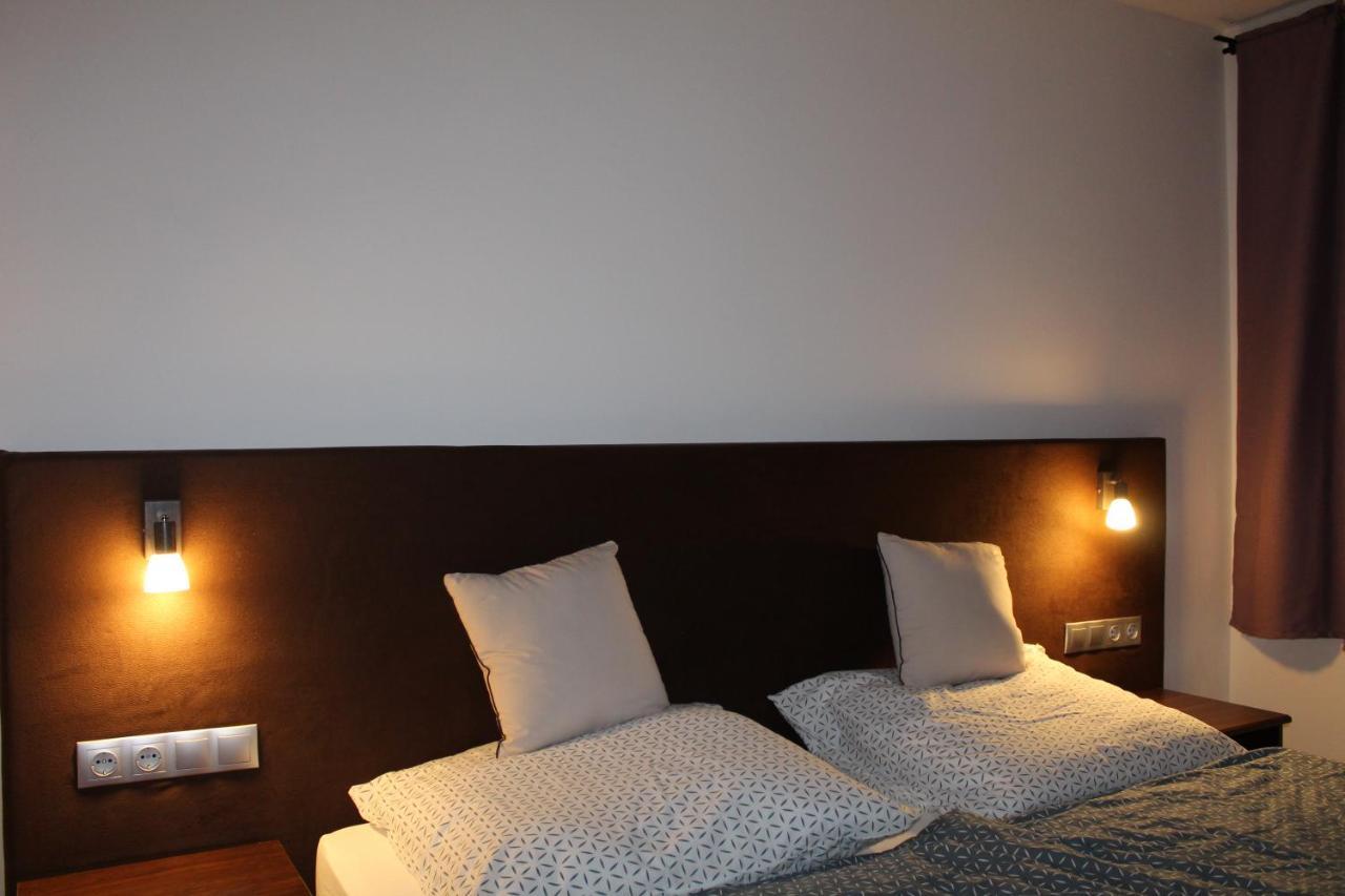 Czermann Holiday Inn Oroszlány Extérieur photo